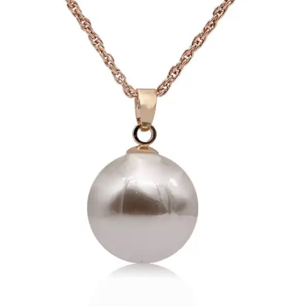 Freshwater Pearl Pendant Rose Gold Plated Necklace